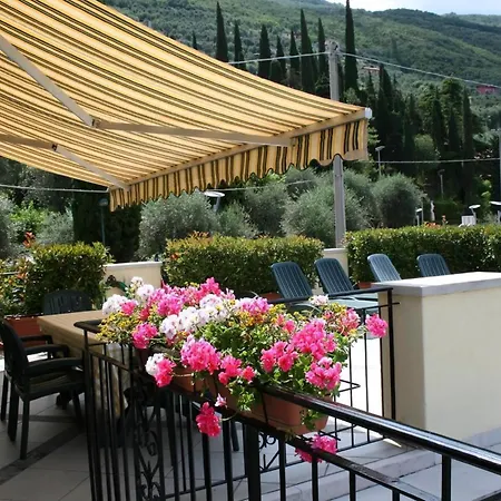 Charmante Casa Cendraia * Castelletto Di Brenzone